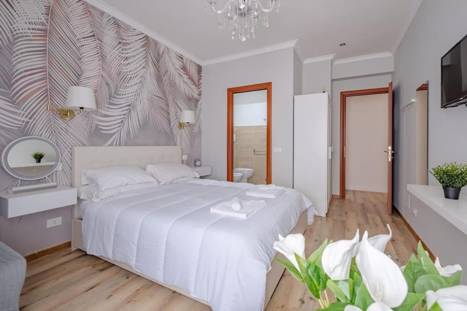 Toilet, Bed, TV and multimedia, Bedroom, towels, wardrobe