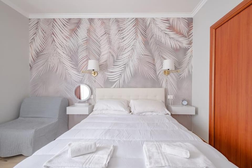 Bed, Bedroom, towels, wardrobe