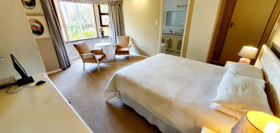 Bed, Photo of the whole room, Bedroom, hair dresser