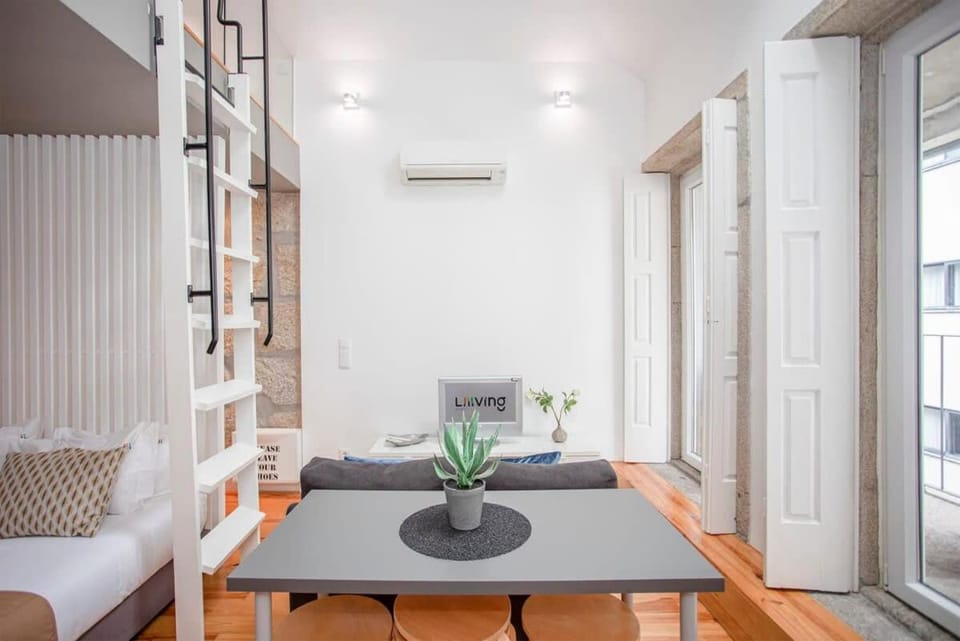 Liiiving in Porto - Heart of Porto Mezzanine Apartment in Porto