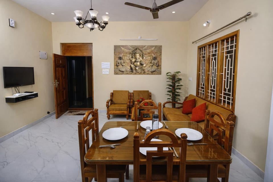 Communal lounge/ TV room, Living room, Dining area
