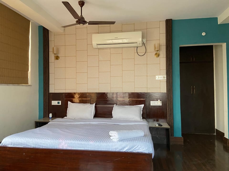 Bed, Photo of the whole room, air conditioner