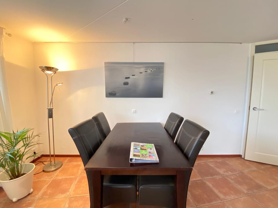 Seating area, Dining area