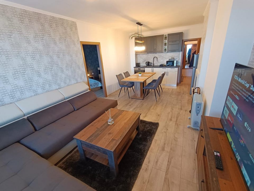 TV and multimedia, Kitchen or kitchenette, Living room, Dining area, Evening entertainment