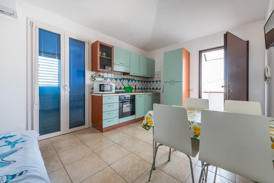 Property building, Kitchen or kitchenette, Living room