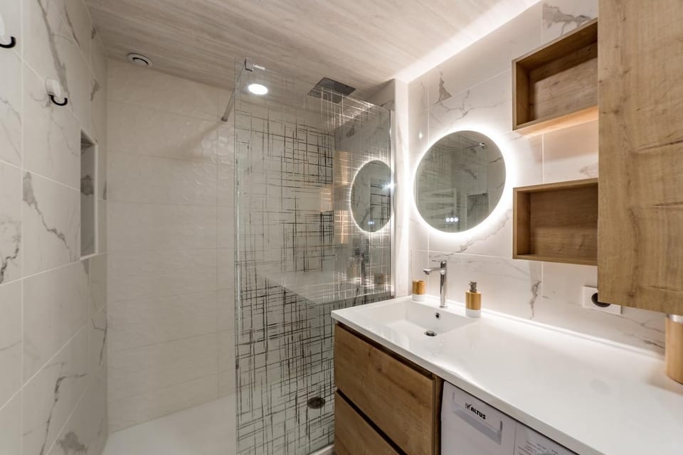 Shower, Bathroom