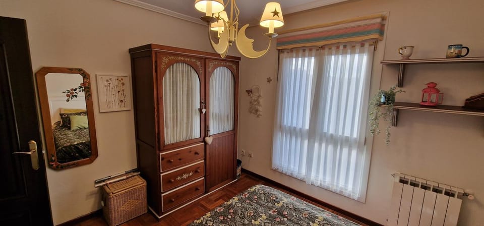 Bedroom, internet
