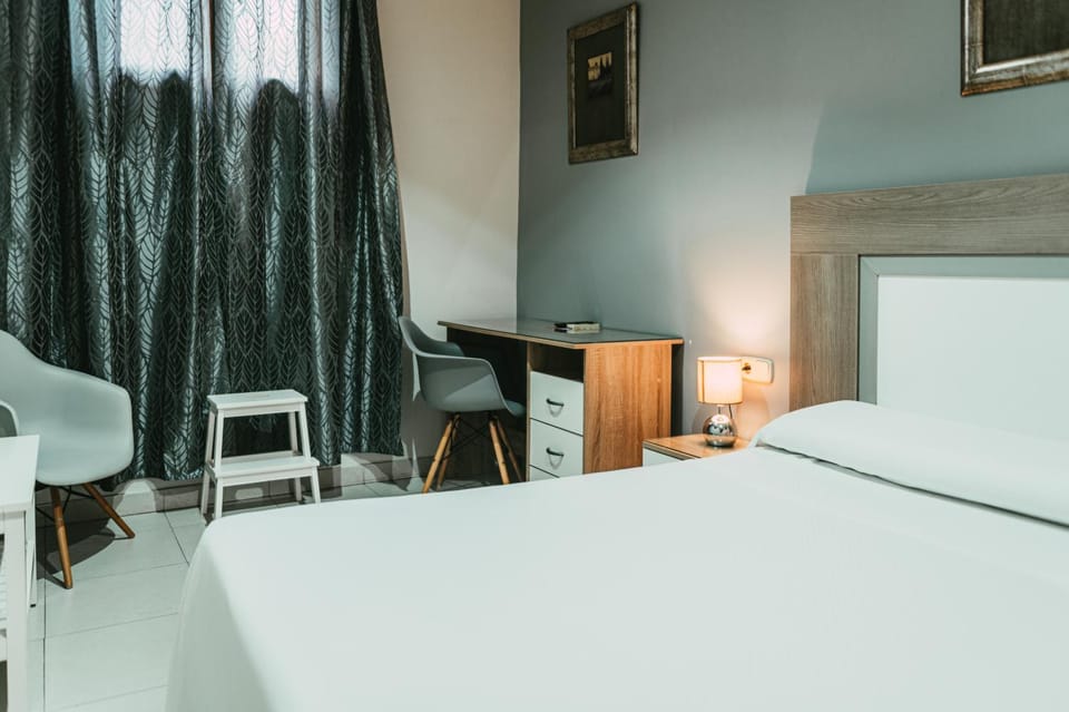 Hostal Mont Royal Bed and Breakfast in Alicante