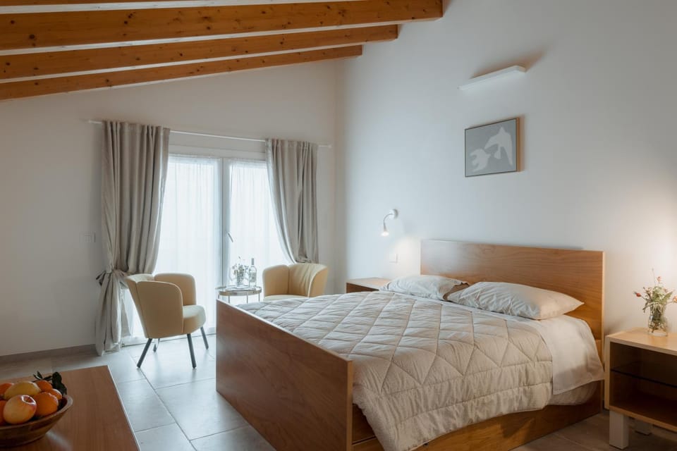 Bed, Bedroom, air conditioner