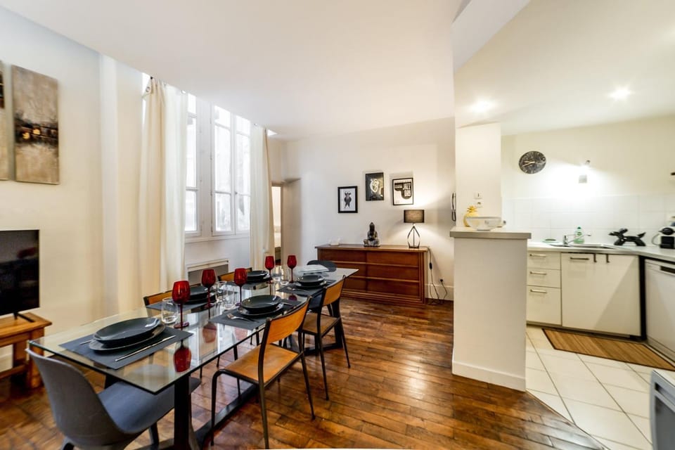 Living room, Seating area, Dining area, stove