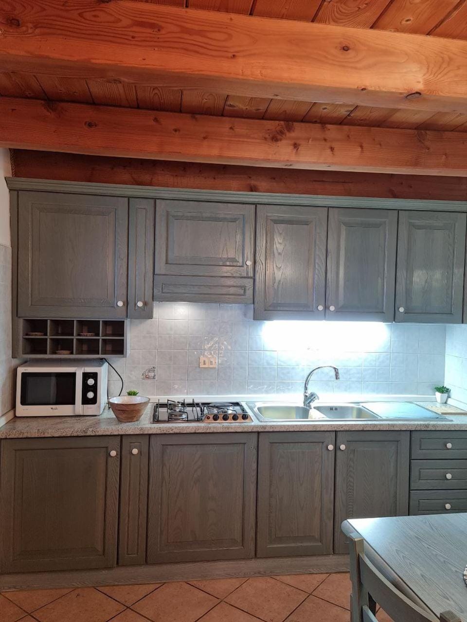 Kitchen or kitchenette, pet friendly, stove