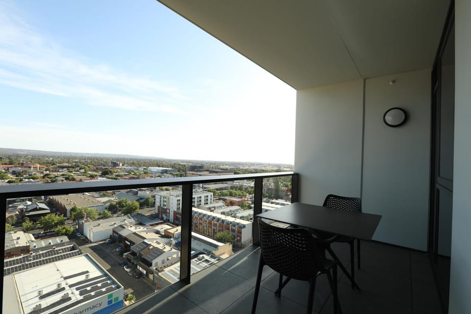 View (from property/room), Balcony/Terrace, City view