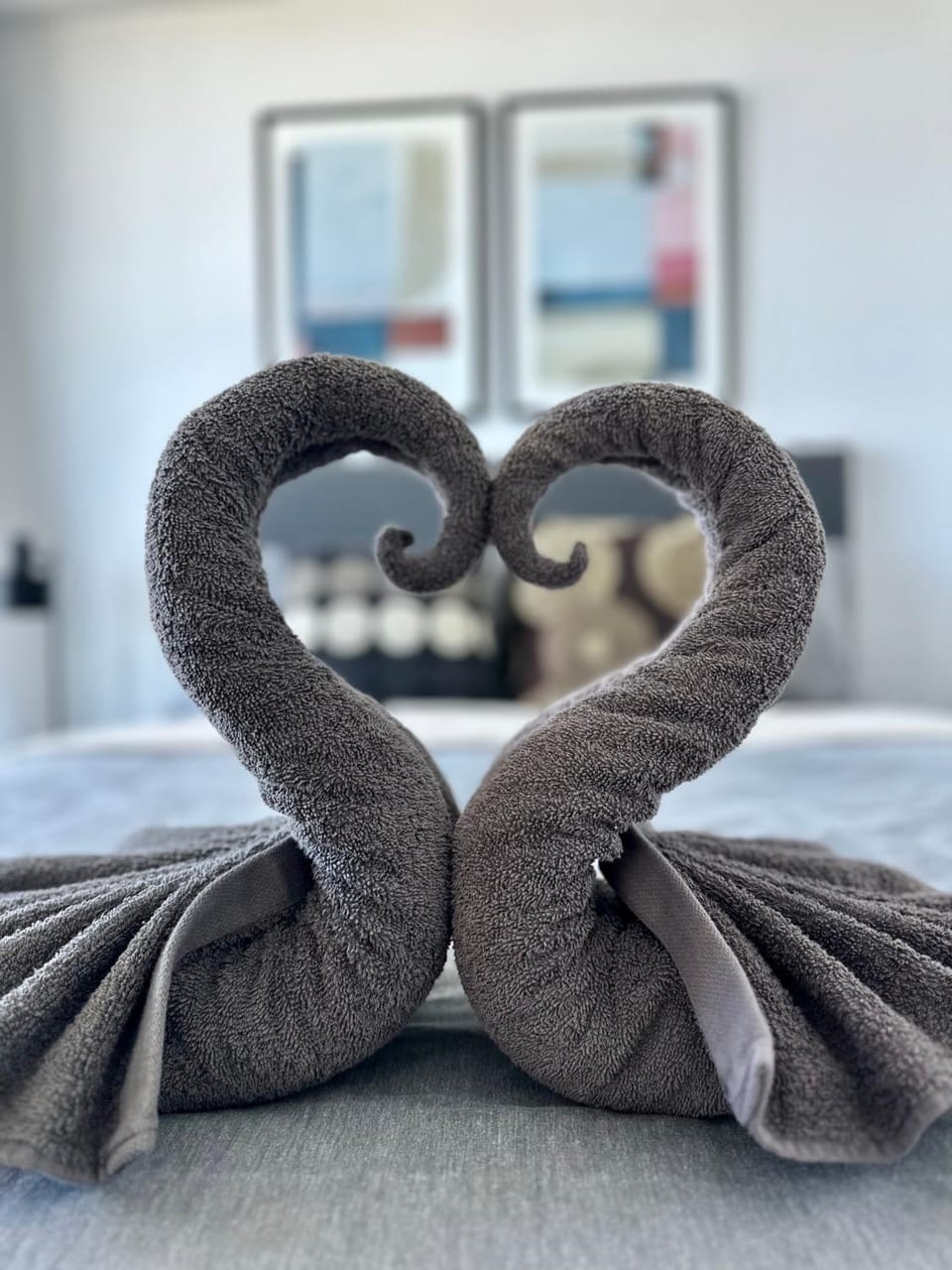 Bed, Decorative detail, Bedroom, towels