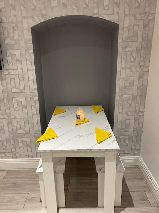Coastal Retreat-NEW DAY PROPERTIES-next to beach Apartment in South Shields