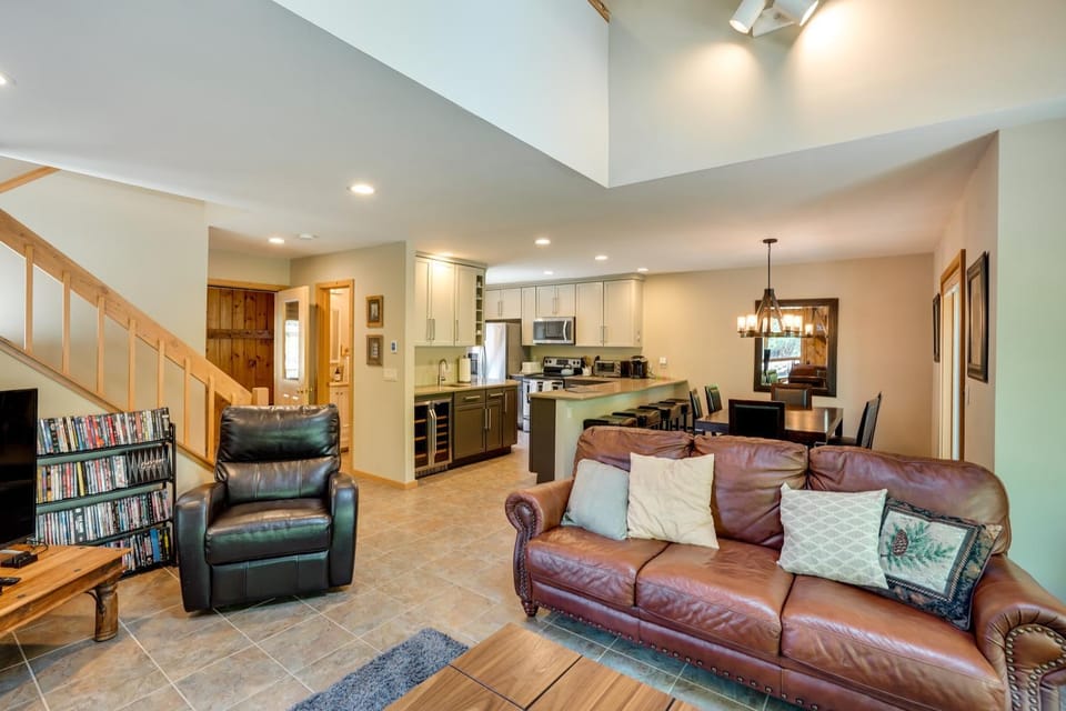 Fantastic 2 family vacation home with EV charger Chalet in Windham