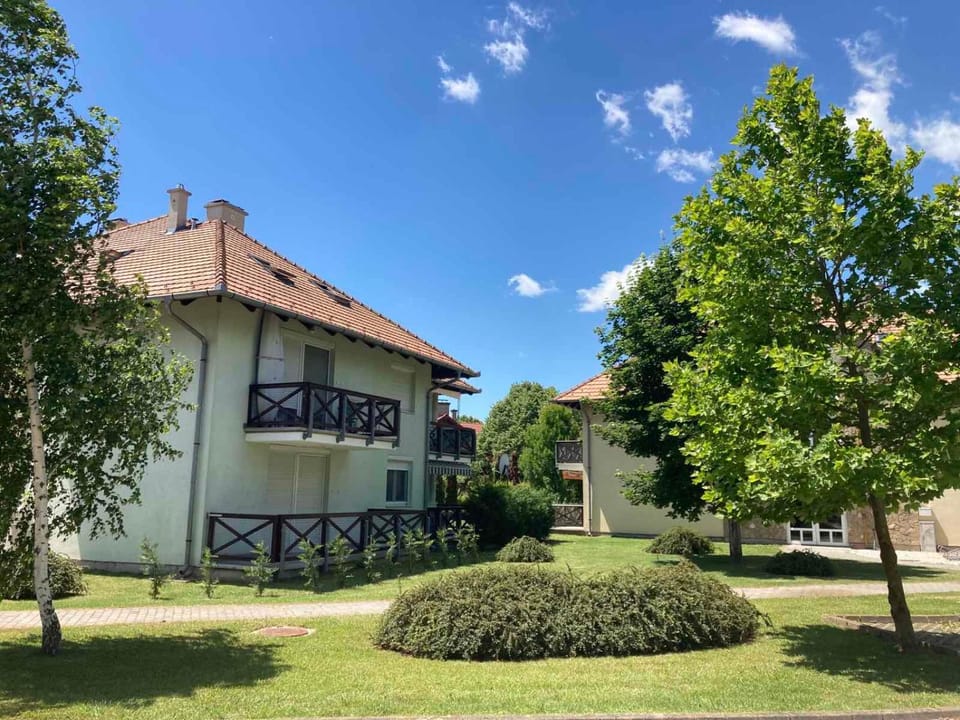 Beatrix apartman Apartment in Balatonszárszó