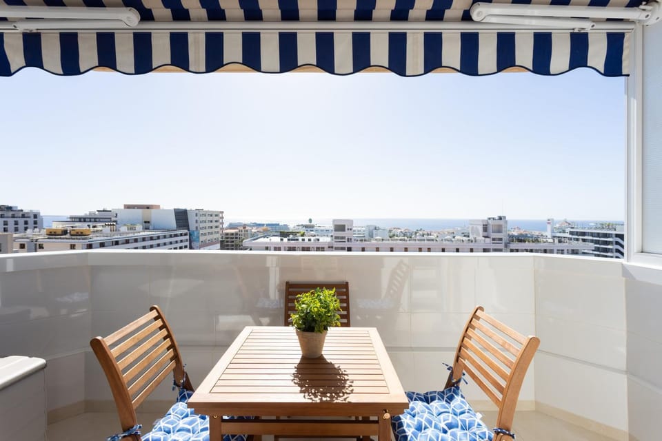 View (from property/room), Balcony/Terrace, Living room, Seating area, Dining area