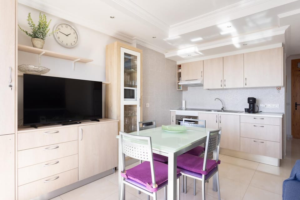 TV and multimedia, Kitchen or kitchenette, Dining area, pet friendly, stove