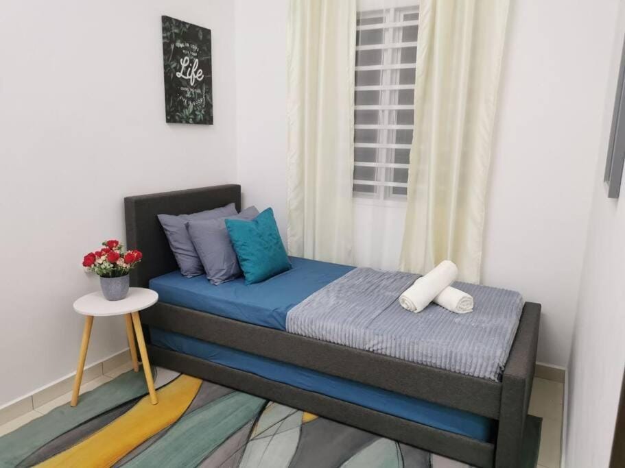 Bedroom, towels