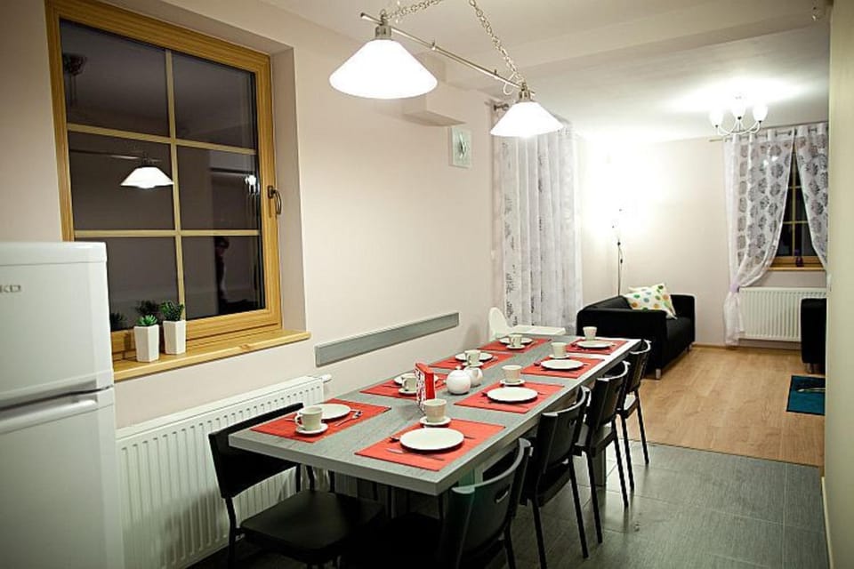 Kitchen or kitchenette, Seating area, Dining area