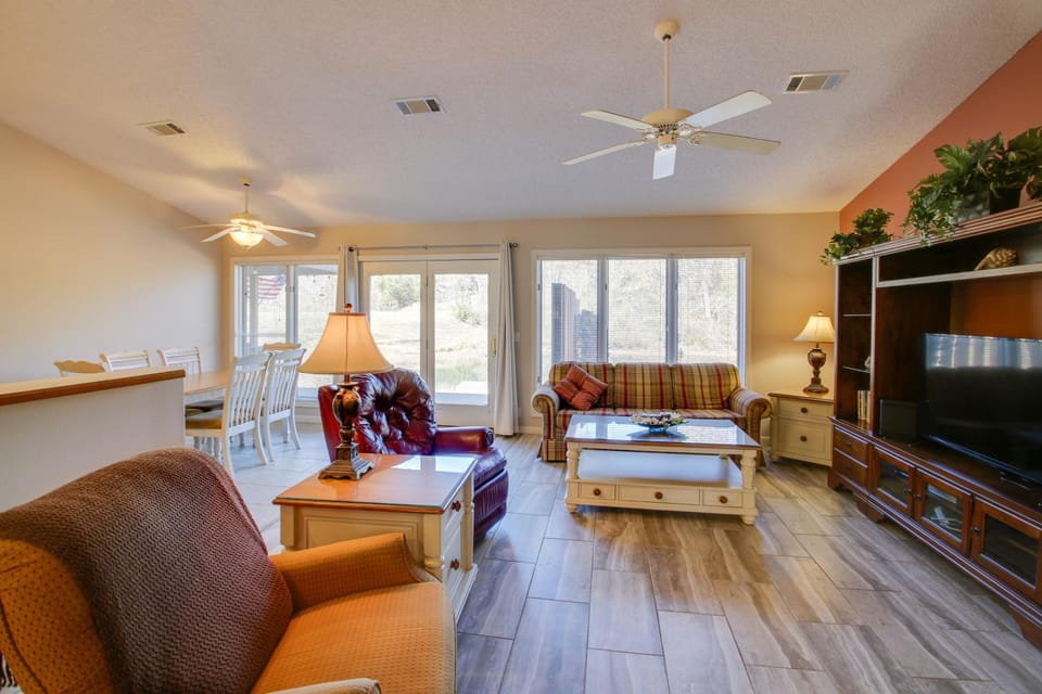 Lake Balboa Access: Home w/ Dock & Yard House in Arkansas