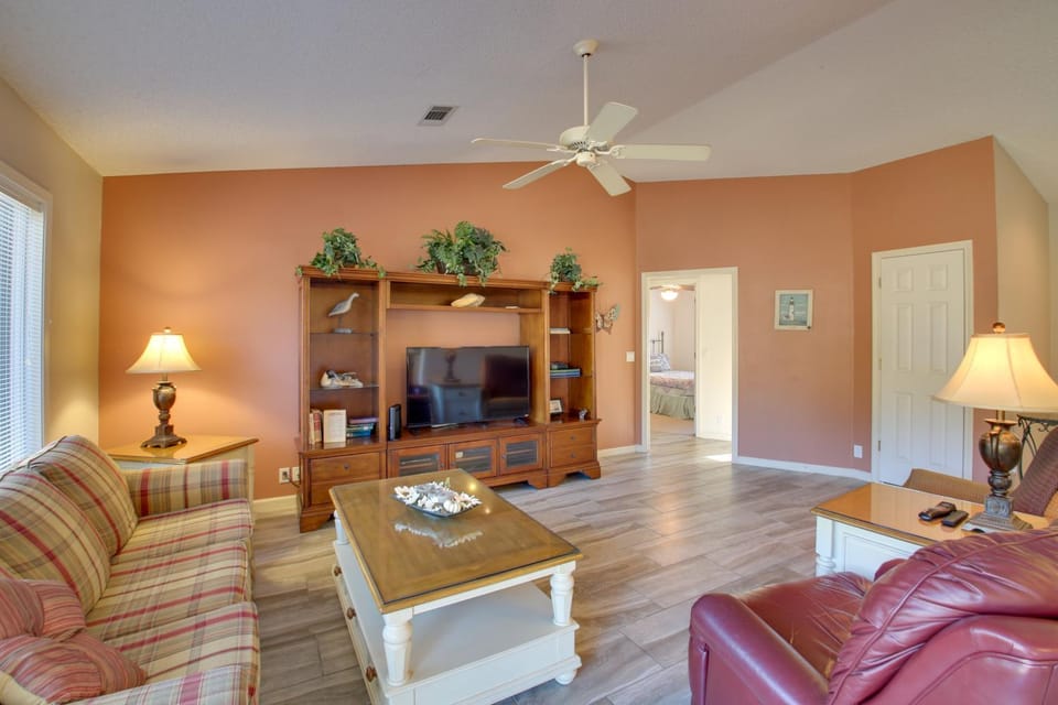 Lake Balboa Access: Home w/ Dock & Yard House in Arkansas