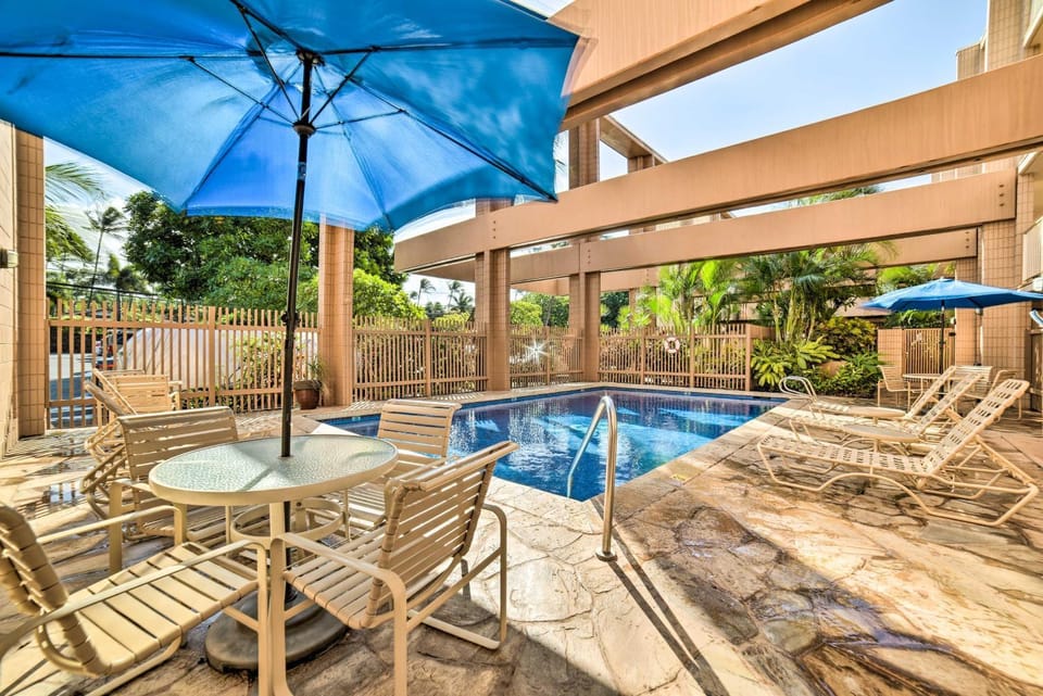 Beachfront Lahaina Condo: Pool + Grill Access House in Napili-Honokowai