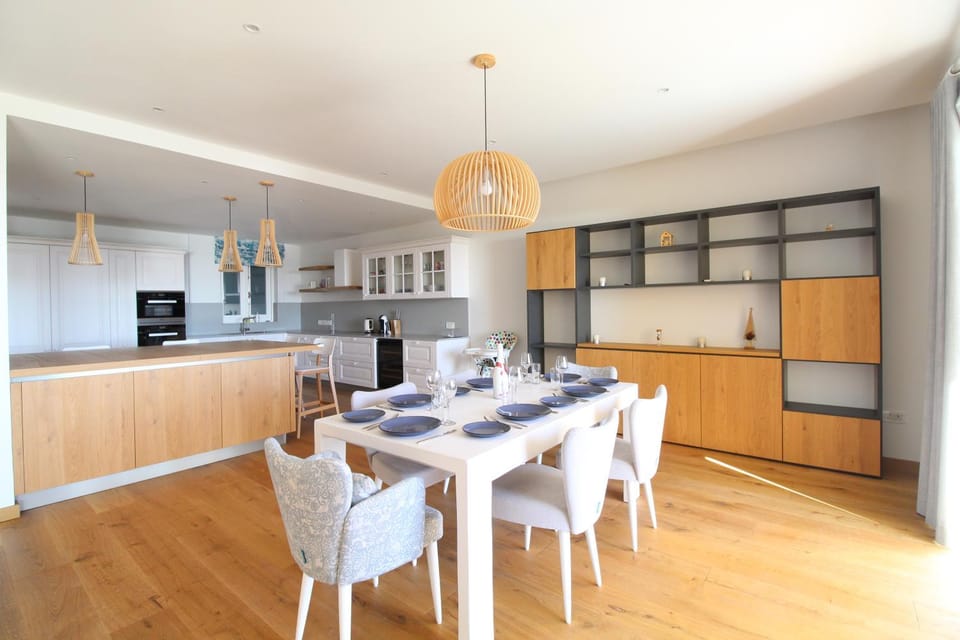 Kitchen or kitchenette, Dining area, dishwasher, oven, stove