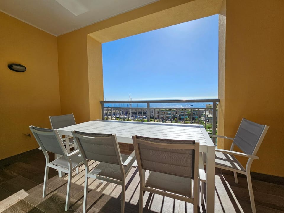 Day, View (from property/room), Balcony/Terrace, Seating area, Dining area, Sea view
