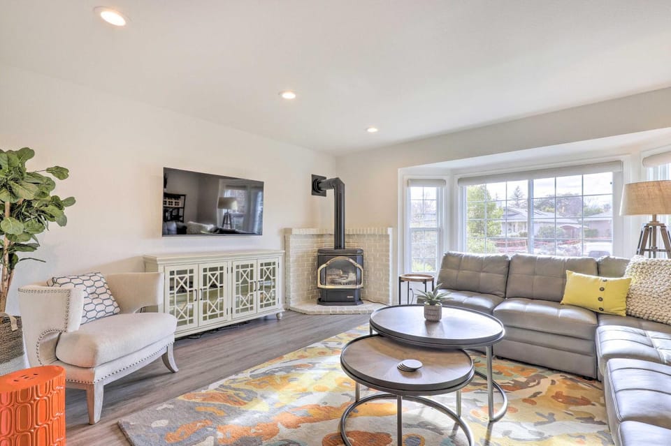 Peaceful Windsor Retreat with Private Hot Tub! House in Windsor