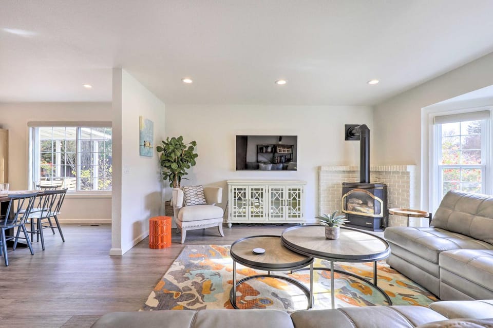 Peaceful Windsor Retreat with Private Hot Tub! House in Windsor