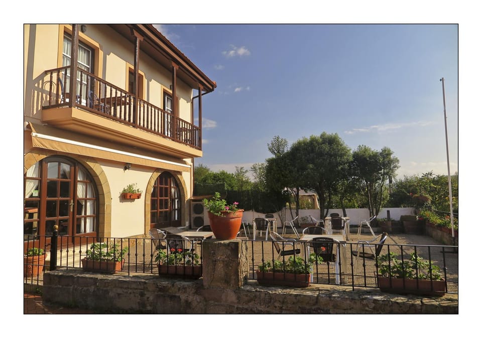 Facade/entrance, Balcony/Terrace