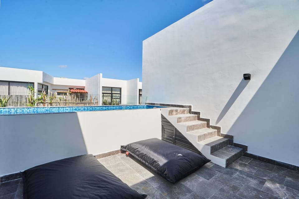 Balcony/Terrace, Swimming pool