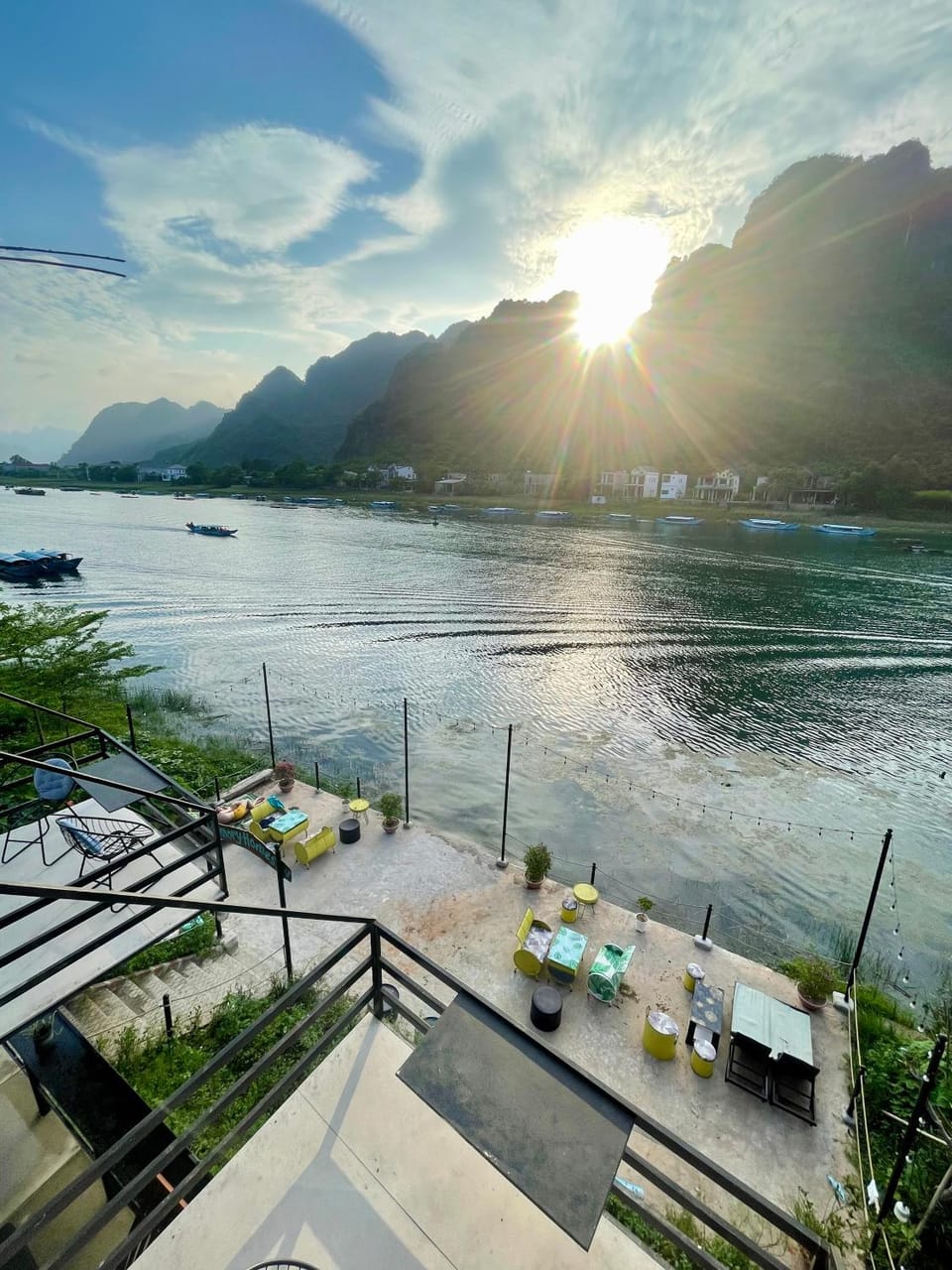 Natural landscape, Beach, Lake view, Mountain view, River view, Sea view, Sunrise, Sunset, sunbed