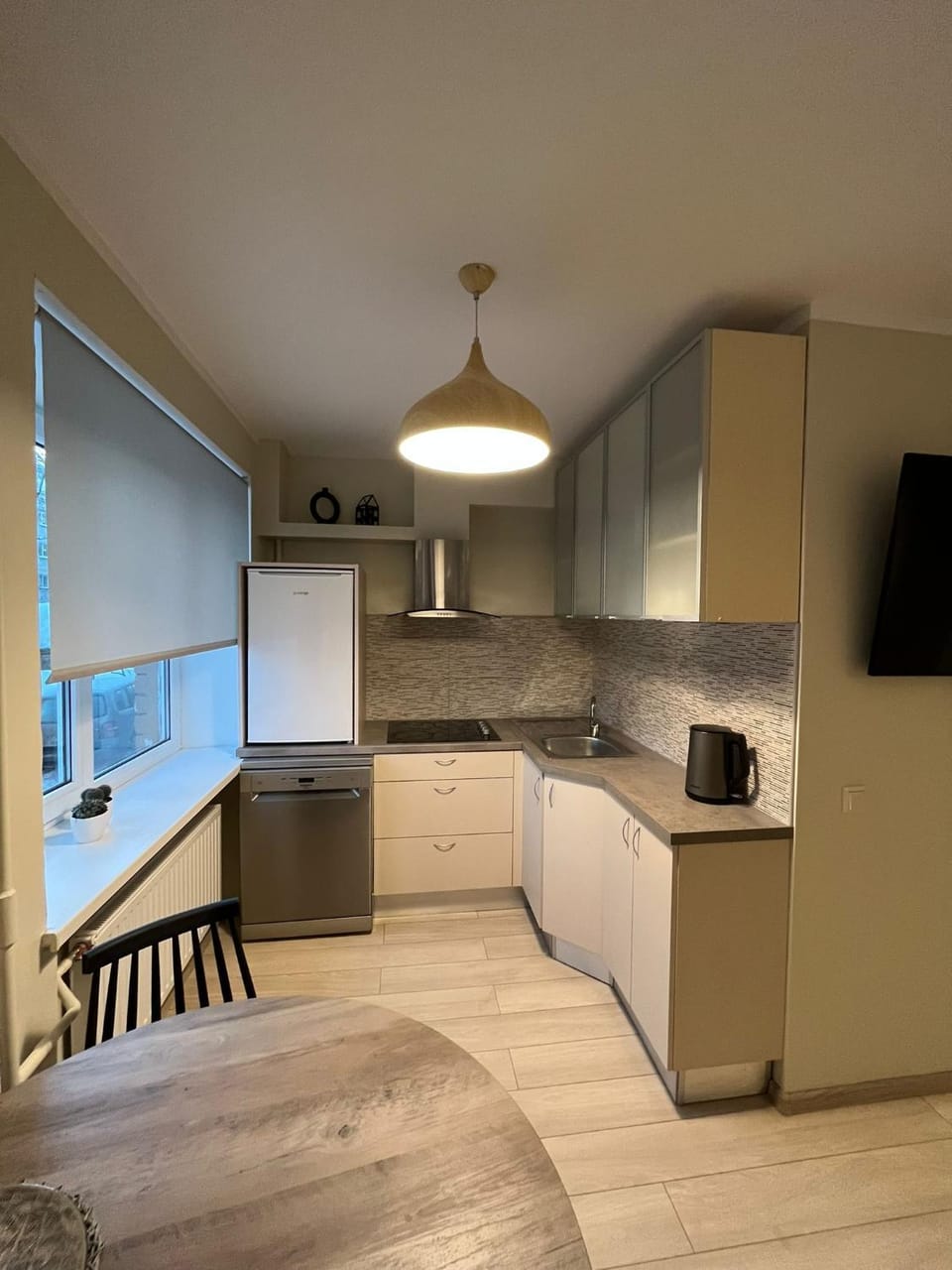 Kitchen or kitchenette, Seating area, Dining area, stove