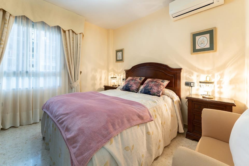 Bed, Photo of the whole room, Bedroom, air conditioner