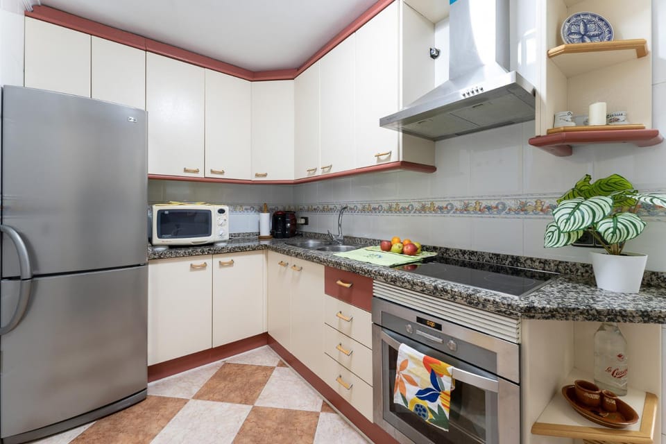 Kitchen or kitchenette, microwave, oven, stove