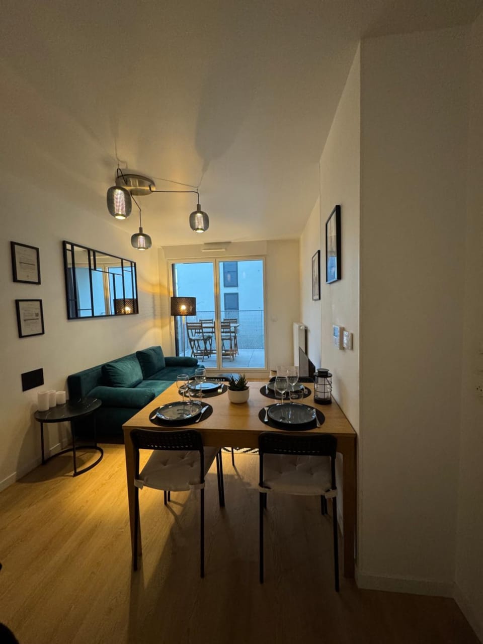 Living room, Dining area
