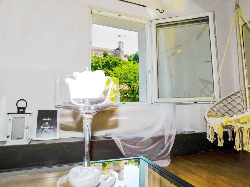 Nearby landmark, Day, View (from property/room), Seating area, Landmark view