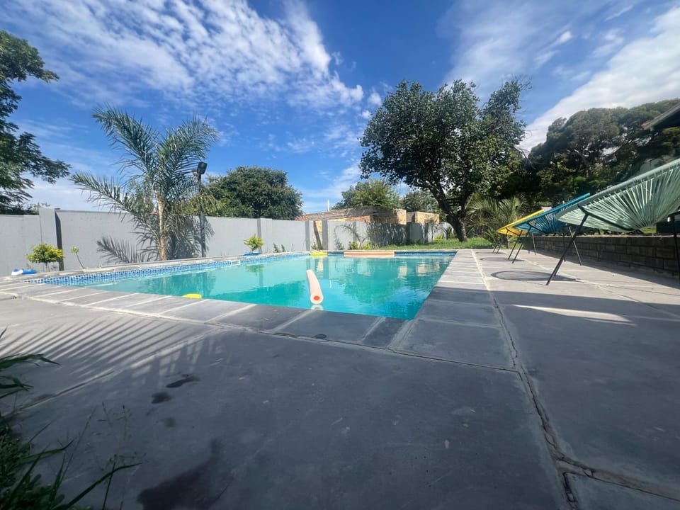 Vic's place - With backup power House in Randburg