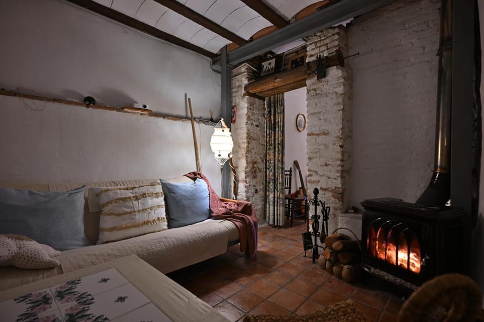 Bed, Living room, Photo of the whole room, Seating area, Bedroom, internet