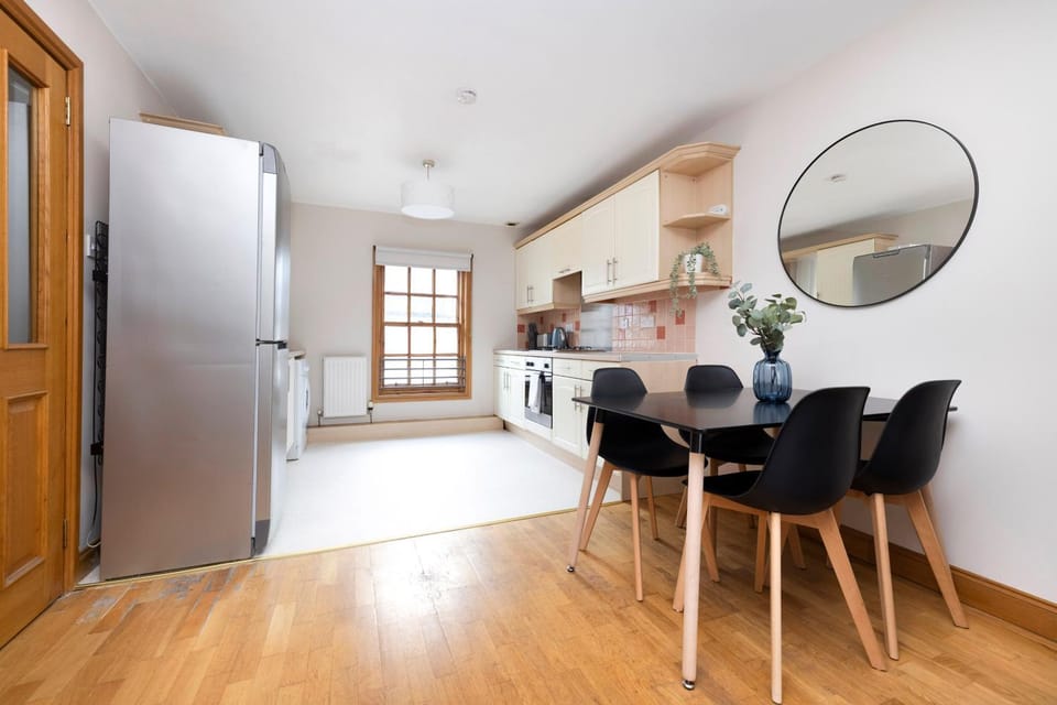 Kitchen or kitchenette, Dining area, stove
