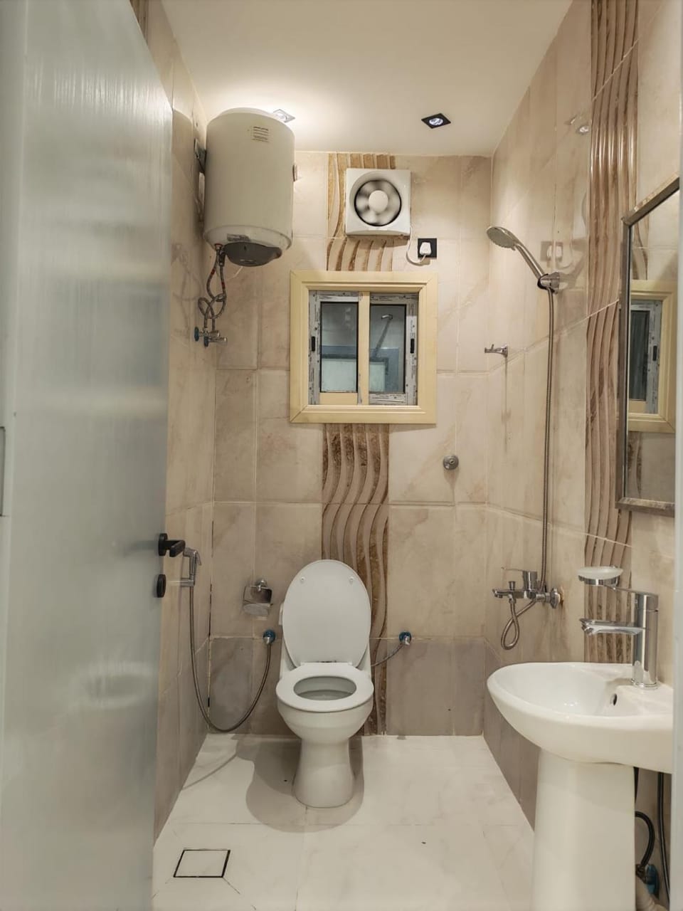 Shower, Toilet, Bathroom, bidet, towels