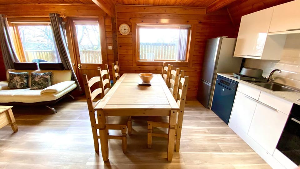 Kitchen or kitchenette, Dining area, pet friendly, stove