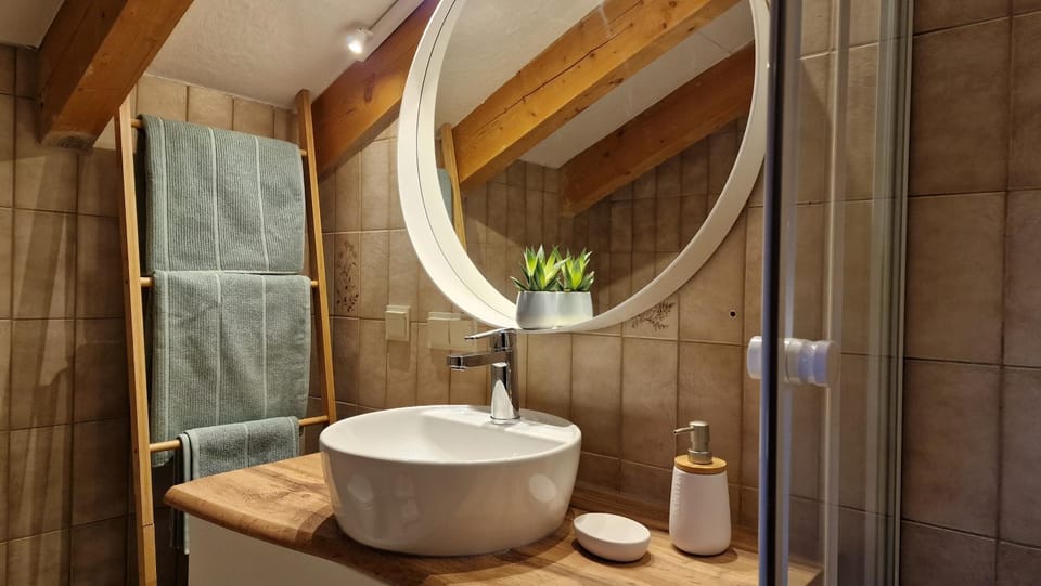 Shower, Bathroom, towels