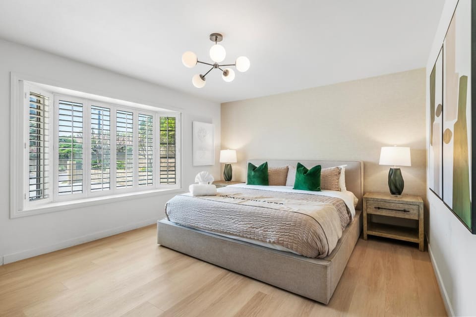 Photo of the whole room, Bedroom, Garden view