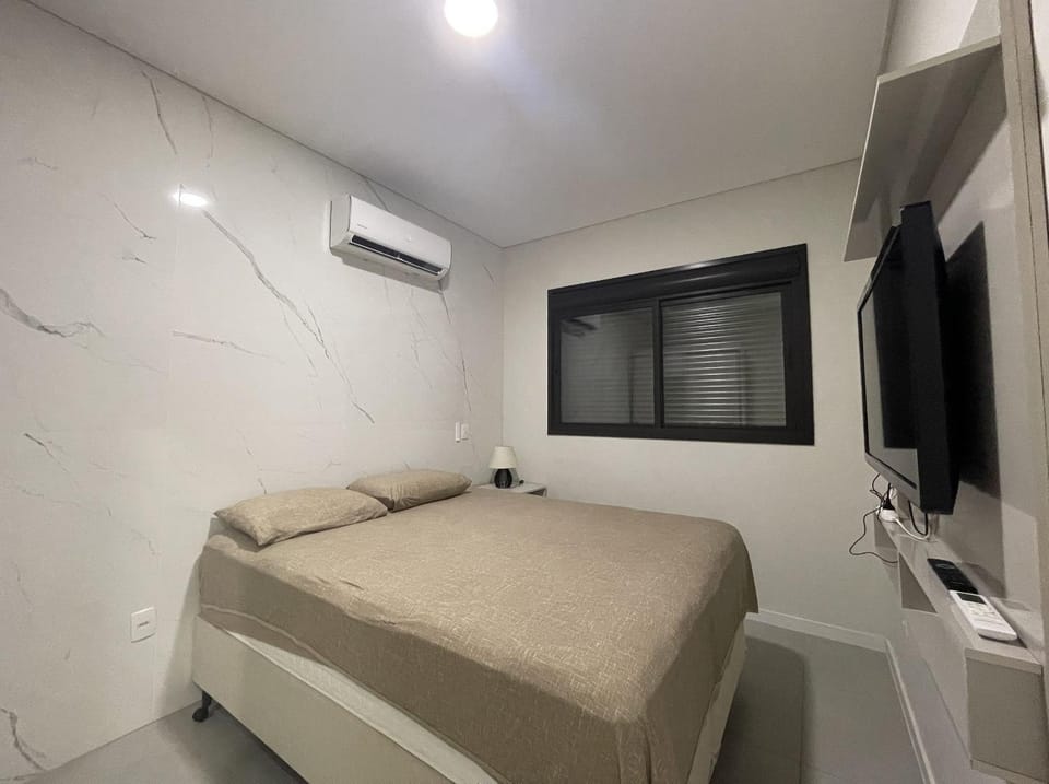 View (from property/room), Photo of the whole room, Bedroom
