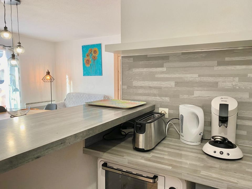 Coffee/tea facilities, pet friendly, toaster