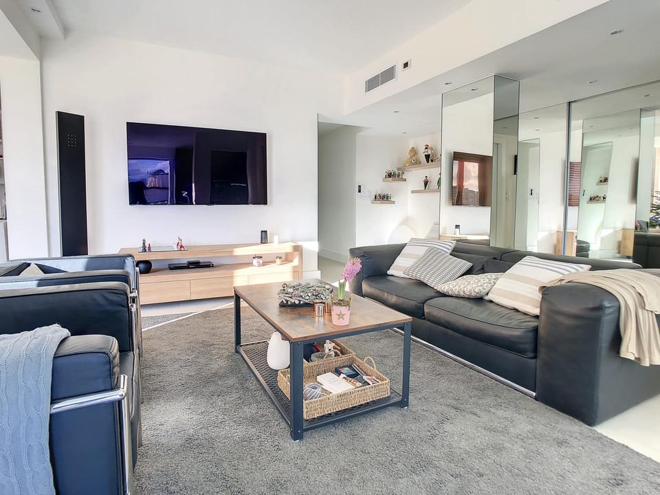 Communal lounge/ TV room, Living room