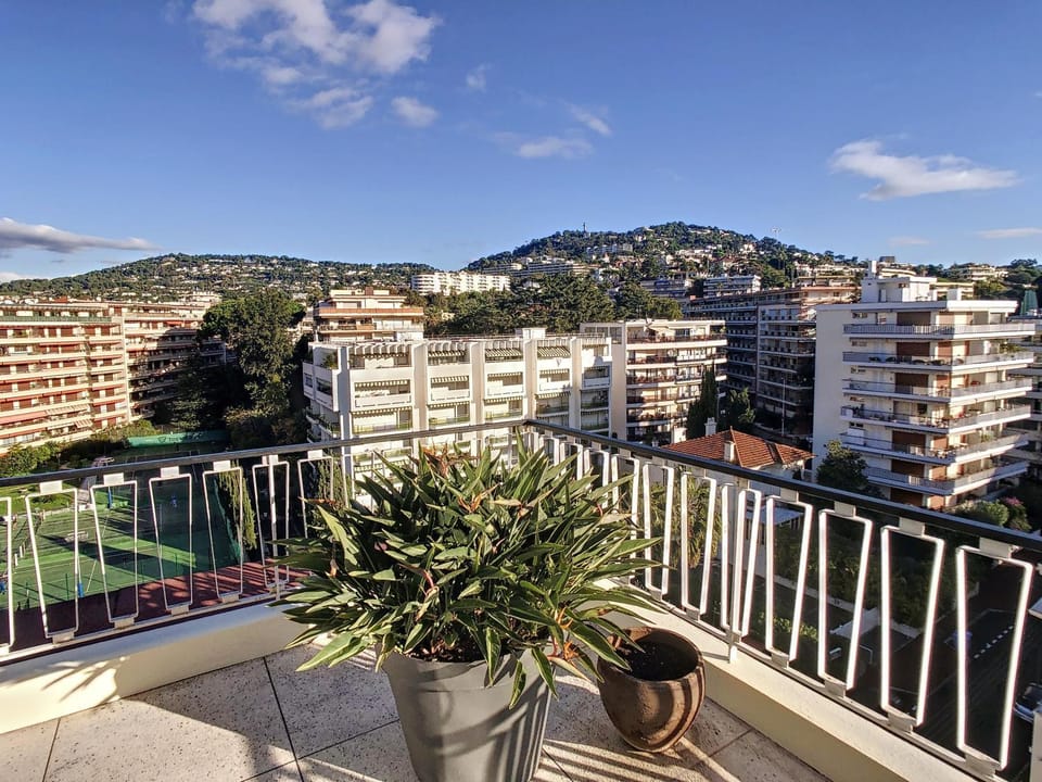 View (from property/room), Balcony/Terrace, City view